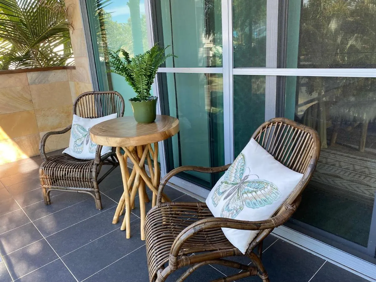 The Palm - Beachside Home With Heated Pool, Cinema & Games Room Mudjimba Holiday home