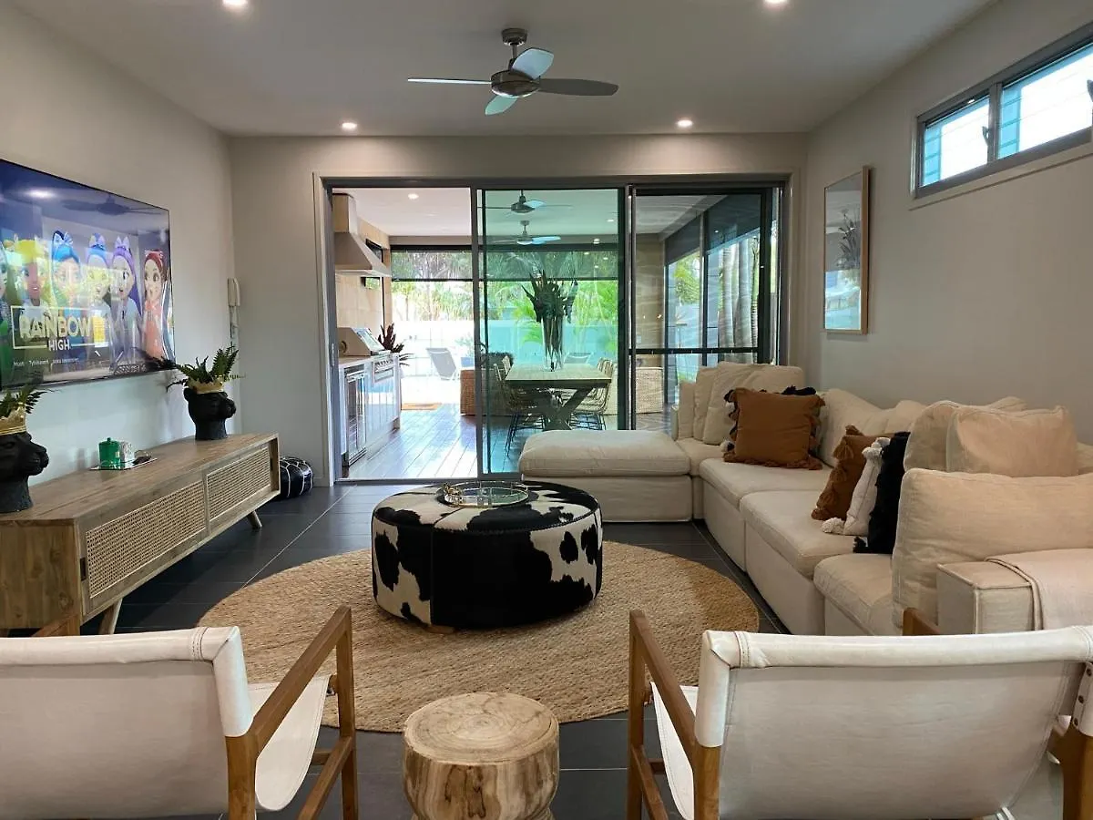 The Palm - Beachside Home With Heated Pool, Cinema & Games Room Mudjimba 0*,  Australia
