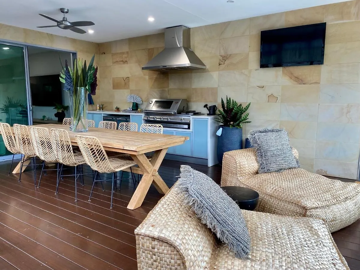The Palm - Beachside Home With Heated Pool, Cinema & Games Room Mudjimba