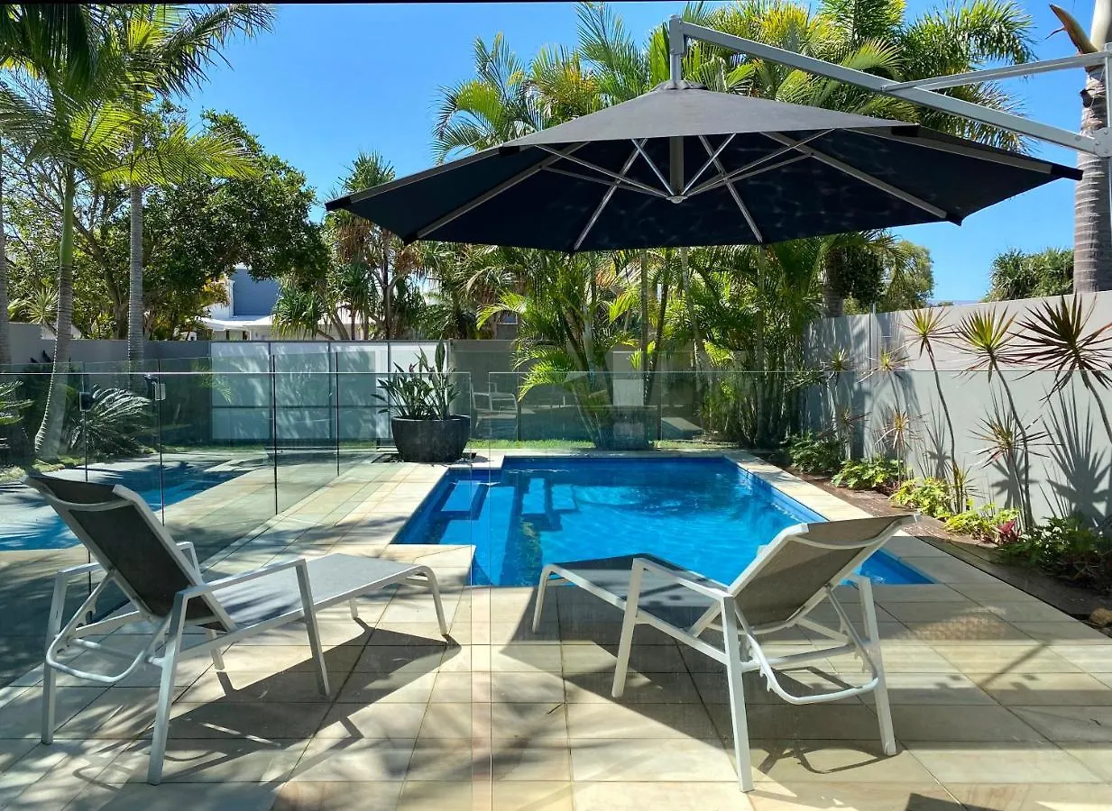 The Palm - Beachside Home With Heated Pool, Cinema & Games Room Mudjimba Holiday home