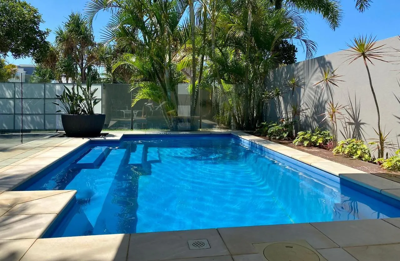 The Palm - Beachside Home With Heated Pool, Cinema & Games Room Mudjimba 0*,
