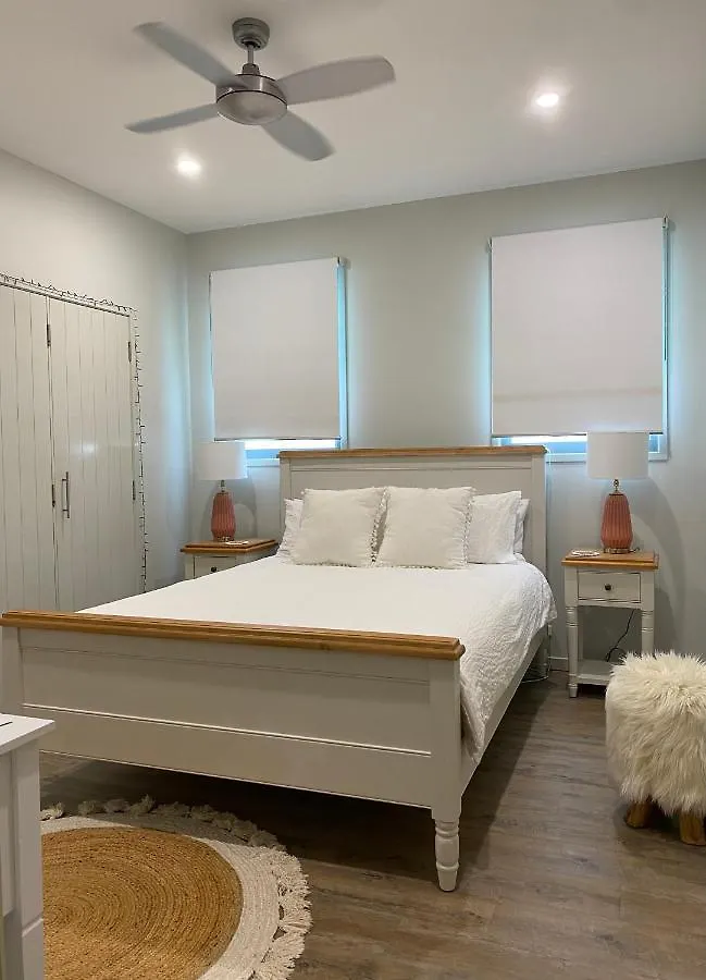 The Palm - Beachside Home With Heated Pool, Cinema & Games Room Mudjimba Holiday home