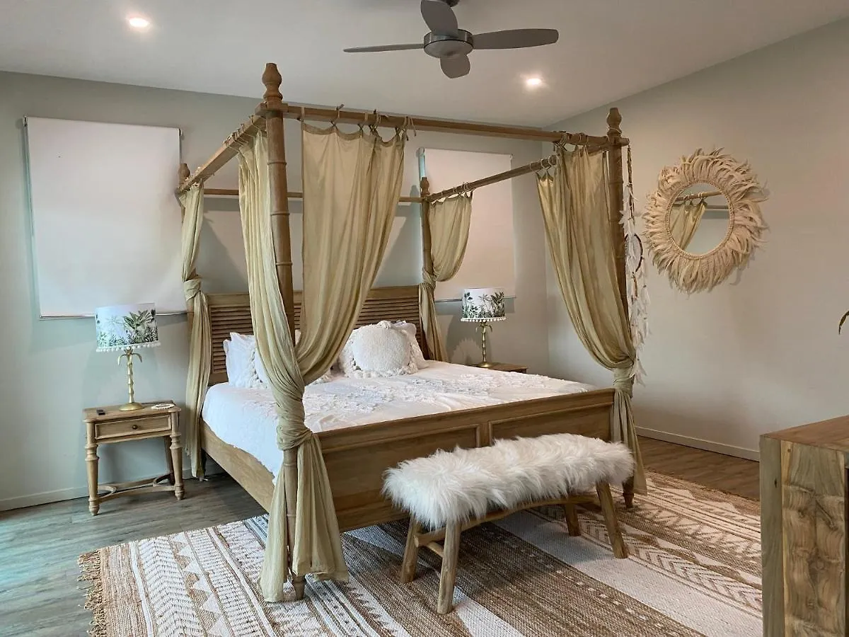Holiday home The Palm - Beachside Home With Heated Pool, Cinema & Games Room Mudjimba