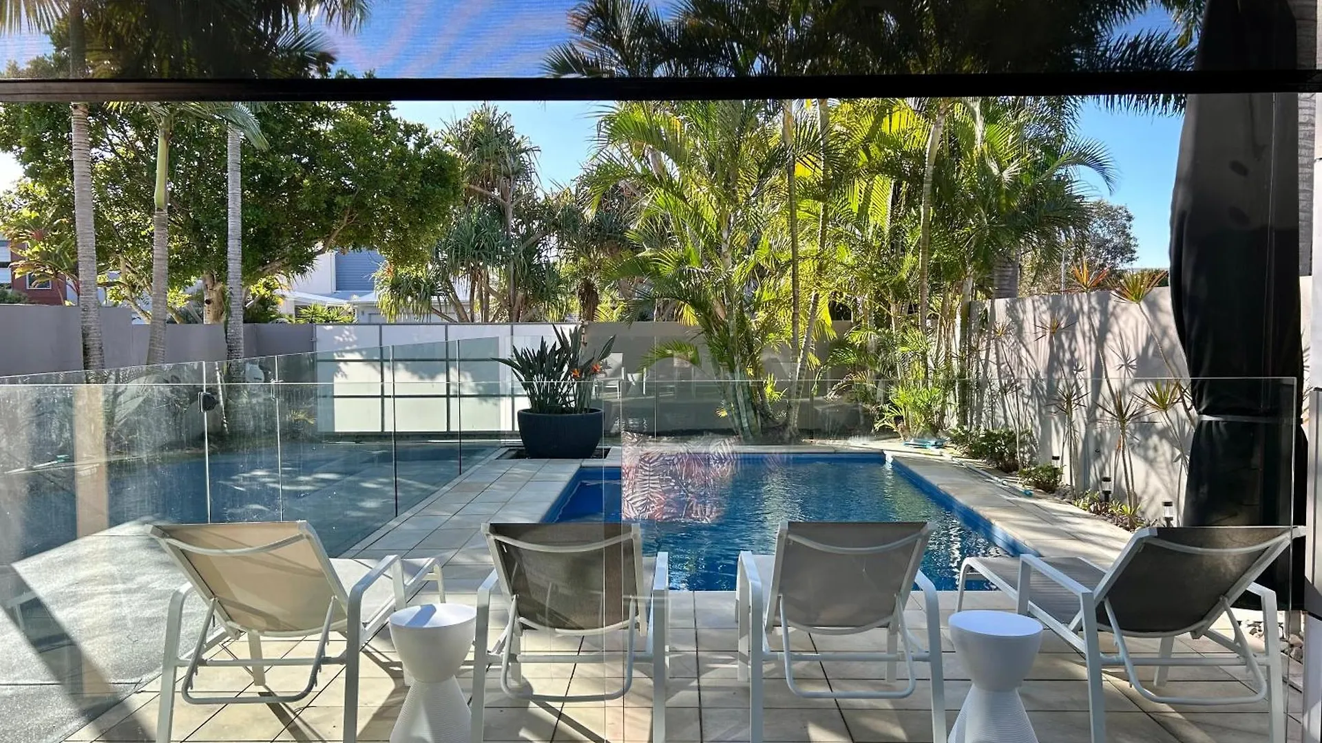 The Palm - Beachside Home With Heated Pool, Cinema & Games Room Mudjimba Holiday home
