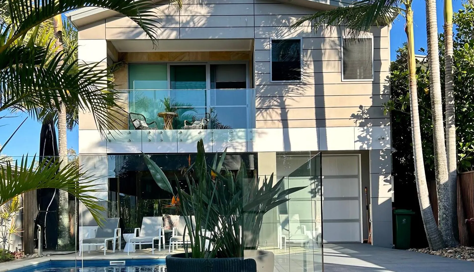 The Palm - Beachside Home With Heated Pool, Cinema & Games Room Mudjimba 0*,